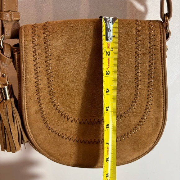 KENSIE Bohemian Boho Vegan Leather Saddle Style 2 Tassels Crossbody Bag Purse - Picture 5 of 12